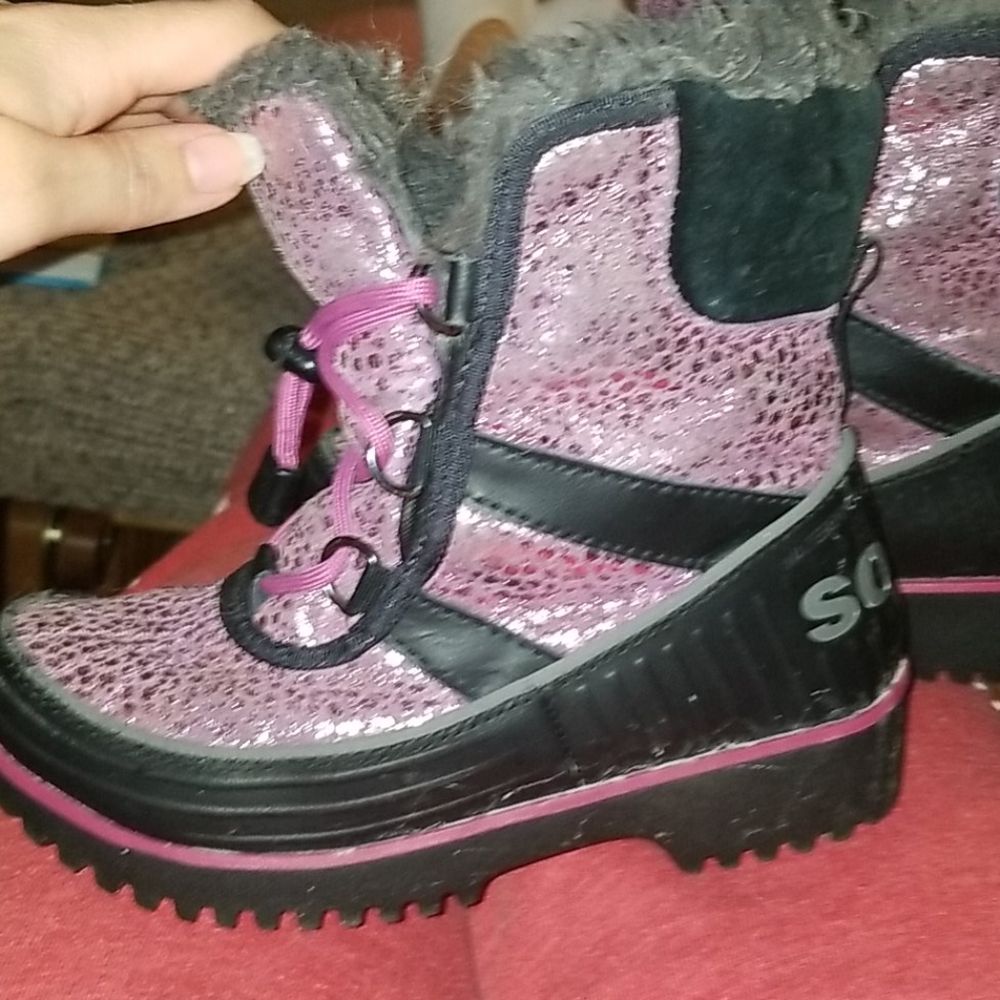 Girls sorel boots Size 13
